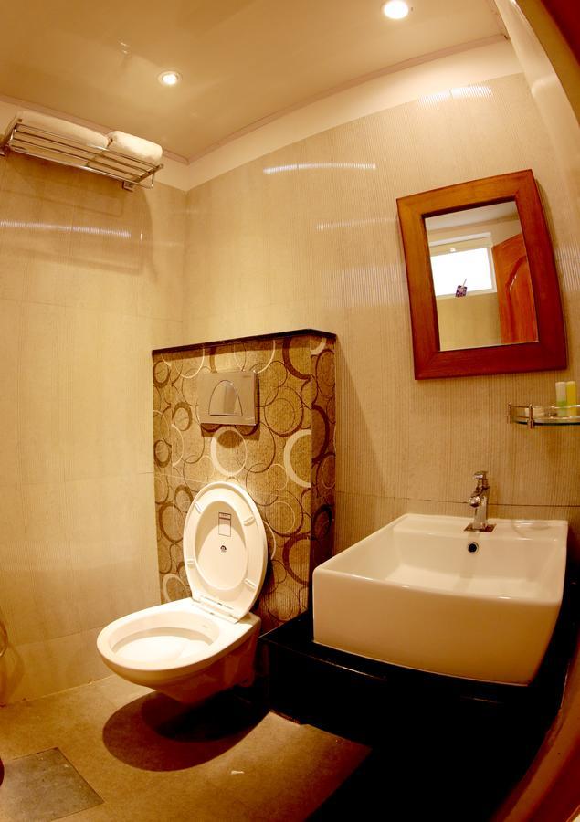 Roopmahal Hotel Thiruvananthapuram Ngoại thất bức ảnh