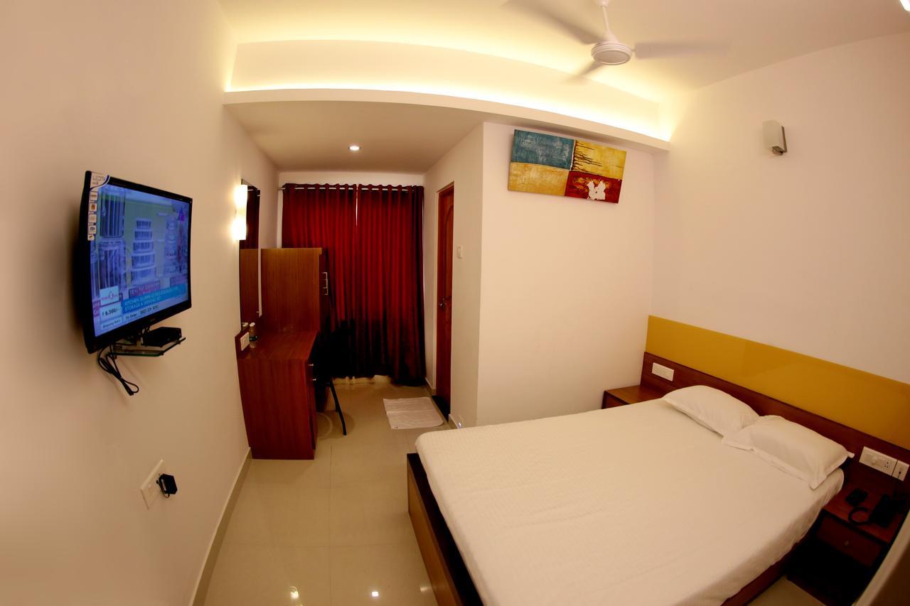 Roopmahal Hotel Thiruvananthapuram Ngoại thất bức ảnh