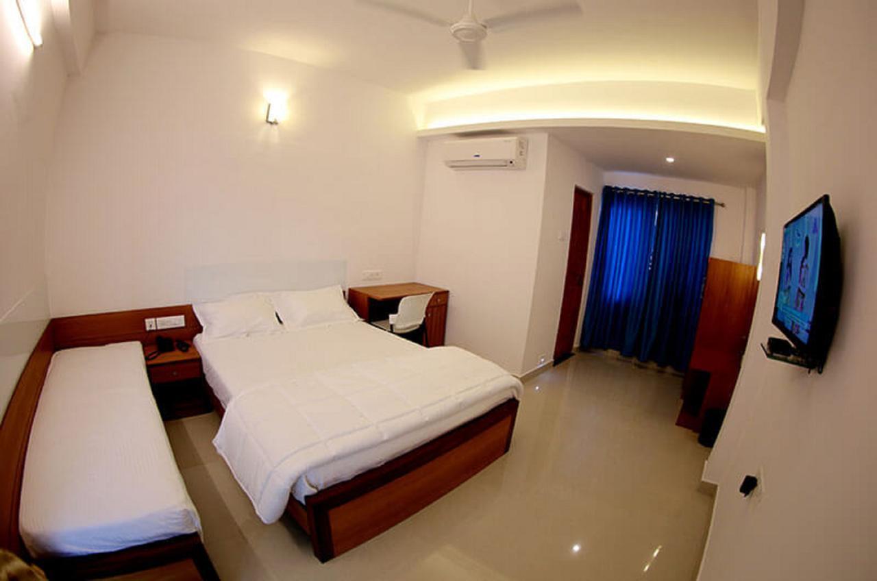 Roopmahal Hotel Thiruvananthapuram Ngoại thất bức ảnh
