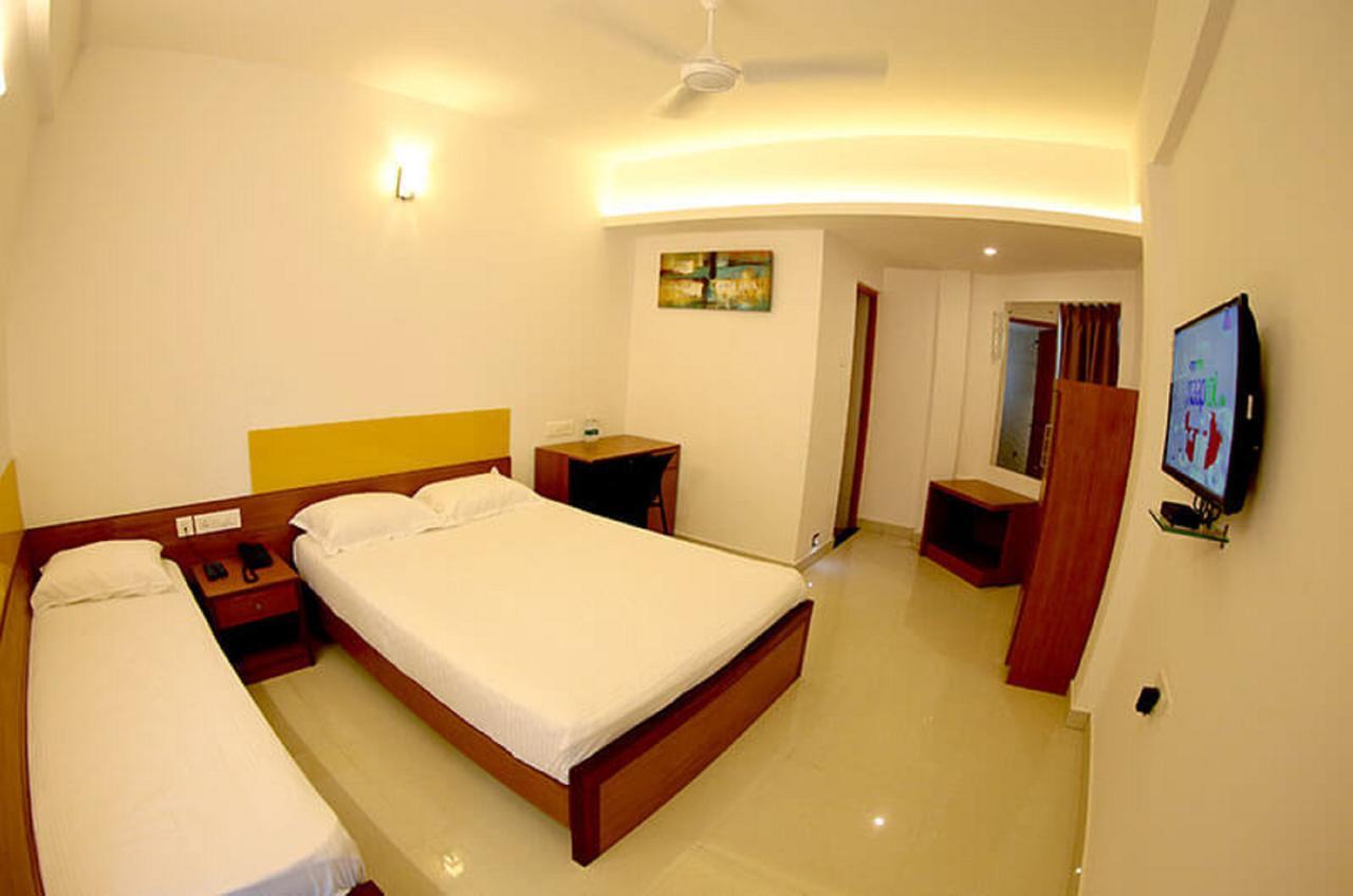 Roopmahal Hotel Thiruvananthapuram Ngoại thất bức ảnh