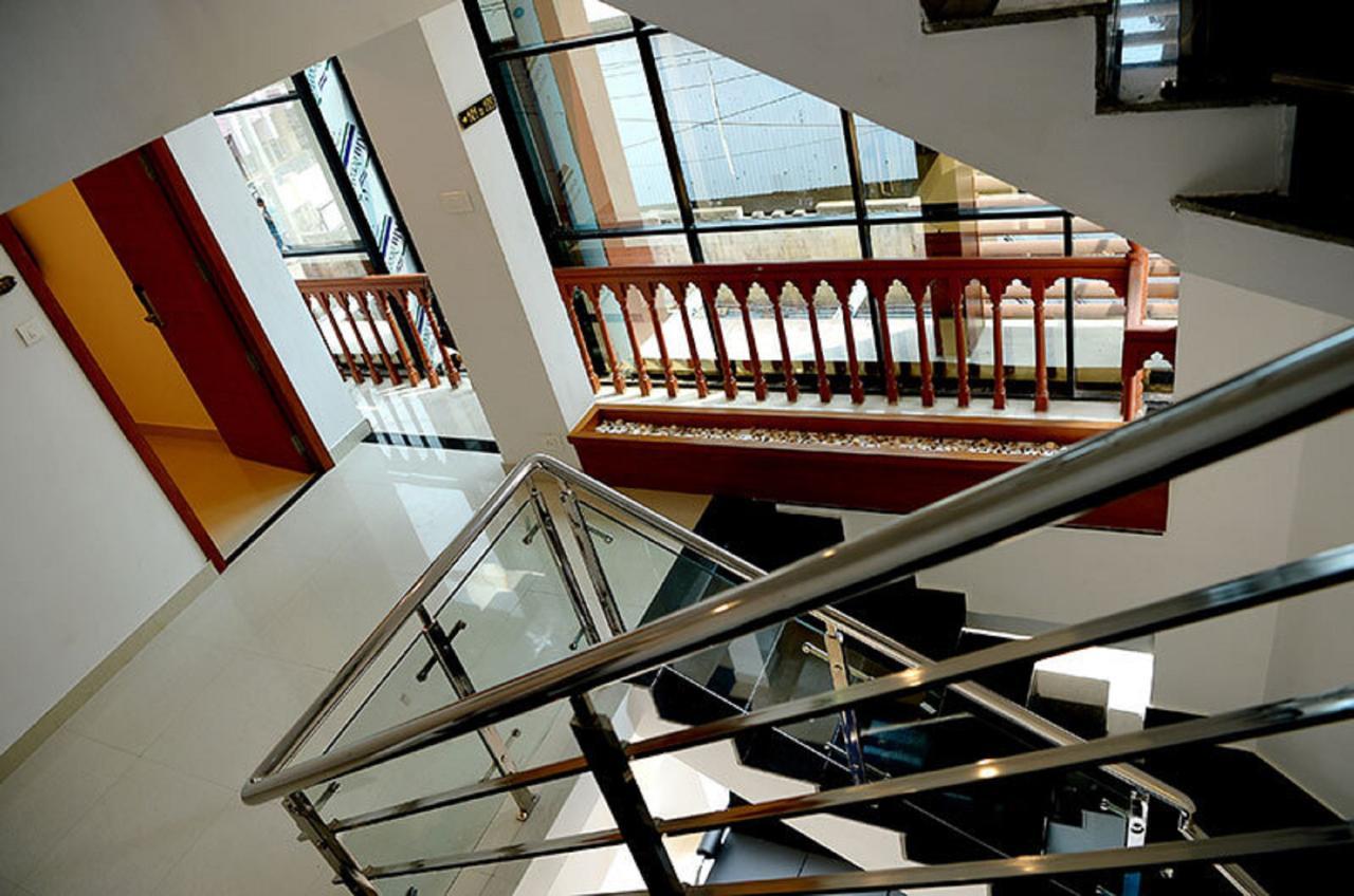 Roopmahal Hotel Thiruvananthapuram Ngoại thất bức ảnh